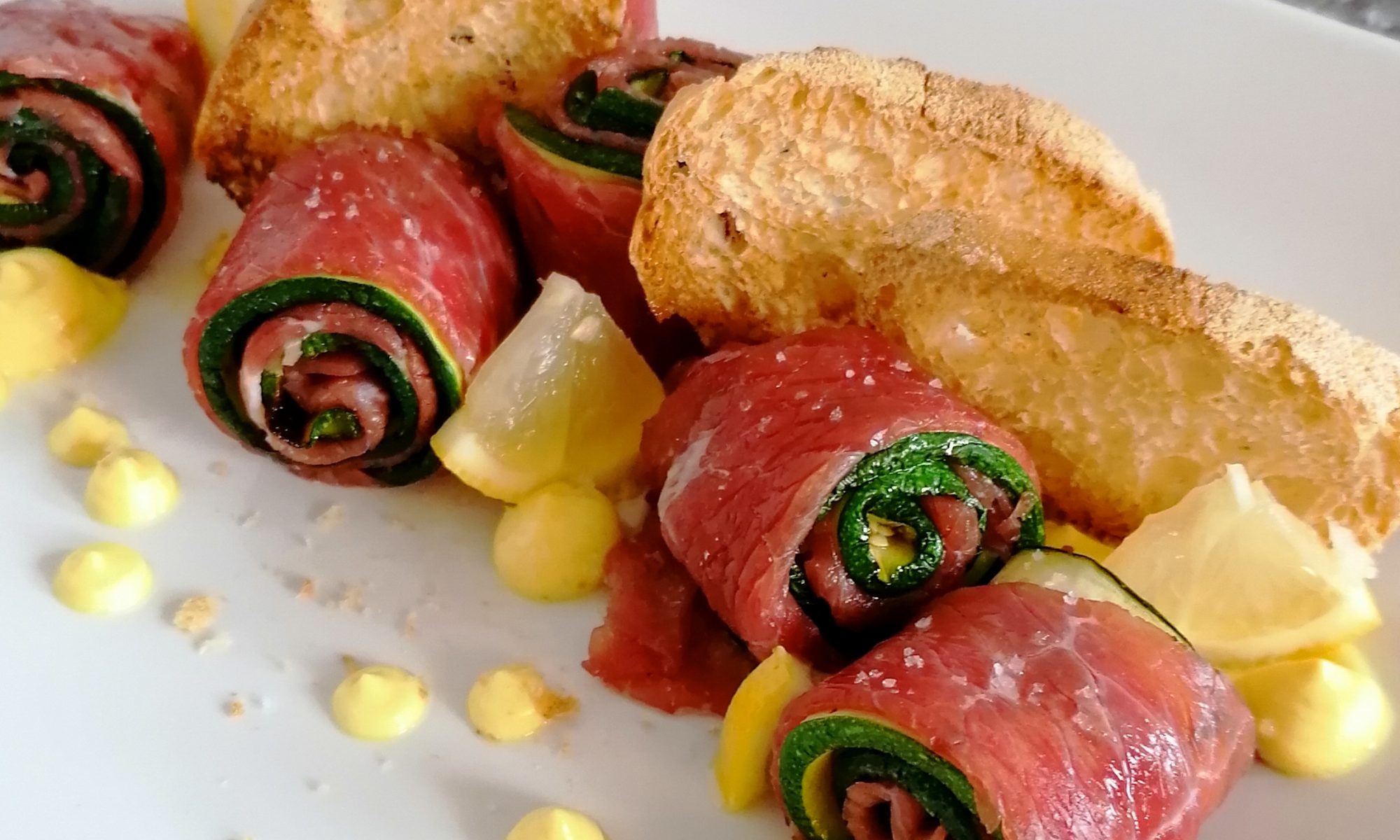 Involtini di carne salada del trentino